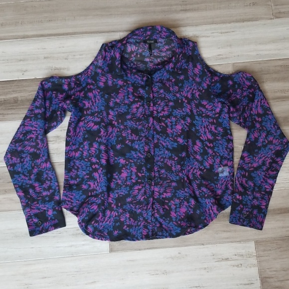Nollie Cold Shoulder Button Down Printed Top - Picture 1 of 7